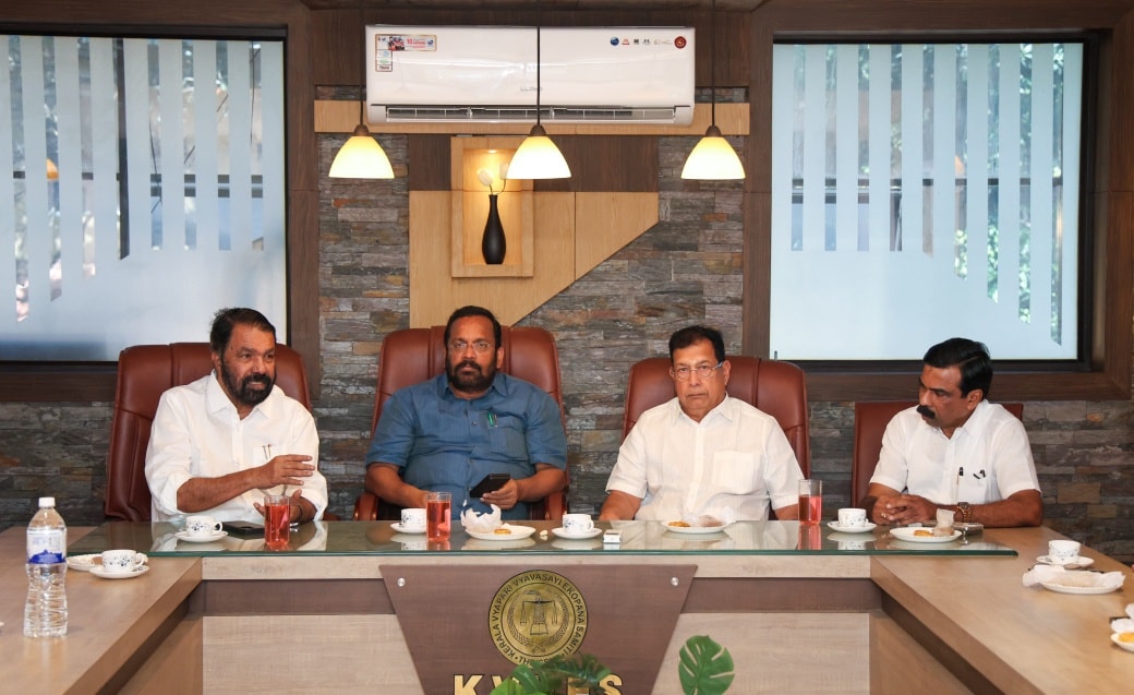 സംസ്ഥാന സ്കൂൾ കലോത്സവം: റവന്യൂ വകുപ്പ് മന്ത്രി , വിദ്യാഭ്യാസ വകുപ്പ് മന്ത്രി, ഡെപ്യൂട്ടി കളക്ടർ എന്നിവരുടെ നേതൃത്വത്തിൽ തൃശ്ശൂരിലെ വ്യാപാരിനേതാക്കളുമായി ചർച്ചകൾ നടത്തി