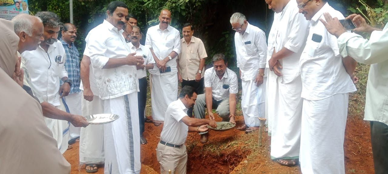 ‘എല്ലാവർക്കും വീട് ‘ ആദ്യ തറക്കല്ലിട്ടു