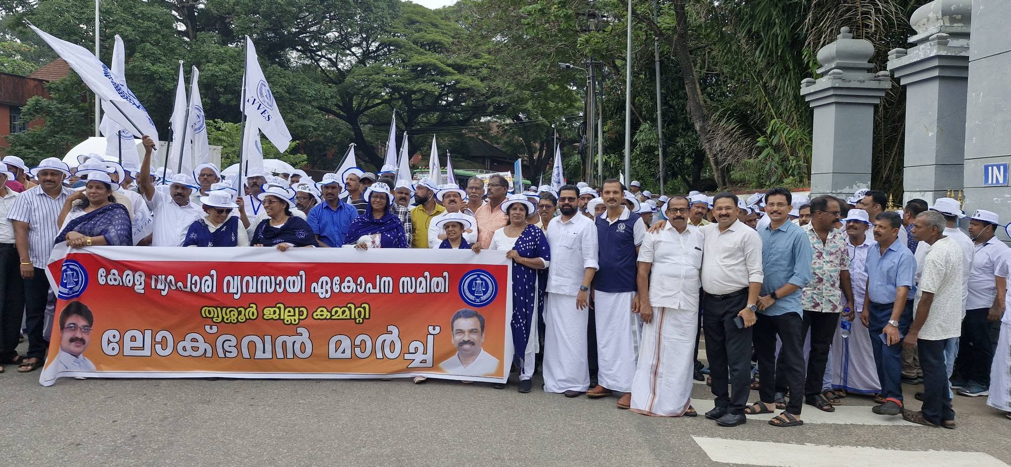 ലോക്ഭവൻ മാർച്ച് നടത്തി