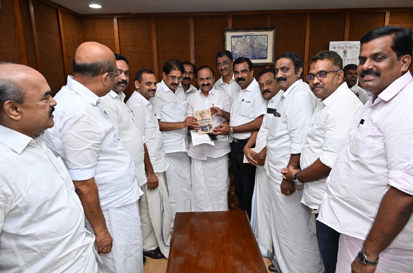 ‘സംഘടനത്തിന്റെ ചരിത്ര വഴികൾ’ പുസ്തക പ്രകാശനം നടത്തി